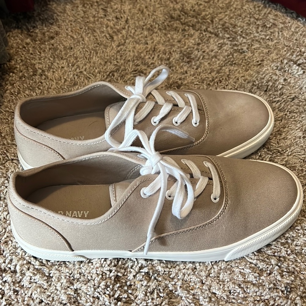 Women’s sneakers
